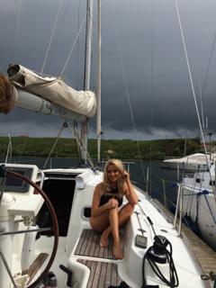 Laura Cosoi feet photo 9