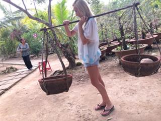 Laura Cosoi feet photo 11