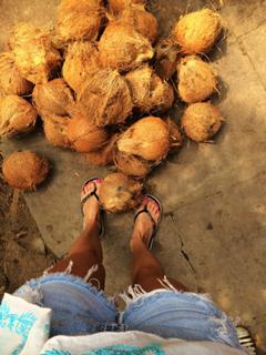 Laura Cosoi feet photo 10