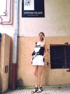 Laura Cosoi feet photo 2