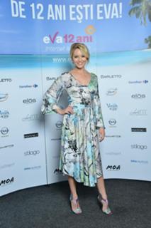 Laura Cosoi feet photo 1