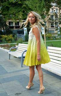 Laura Cosoi feet photo 10
