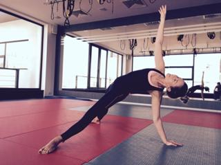 Laura Cosoi feet photo 19