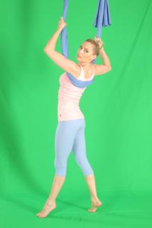 Laura Cosoi feet photo 3