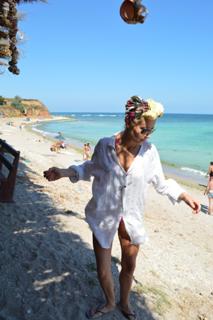 Laura Cosoi feet photo 19