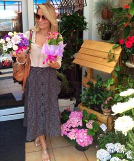 Laura Cosoi feet photo 11
