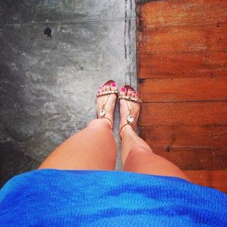 Laura Cosoi feet photo 9