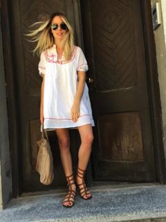 Laura Cosoi feet photo 4