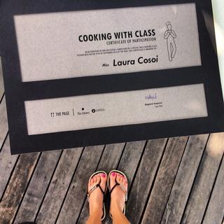Laura Cosoi feet photo 2