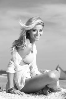 Laura Cosoi feet photo 13