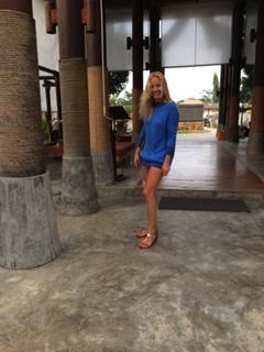 Laura Cosoi feet photo 7