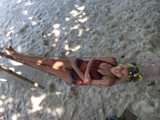 Laura Cosoi feet photo 3