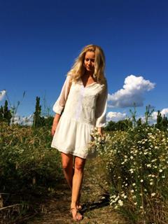 Laura Cosoi feet photo 16