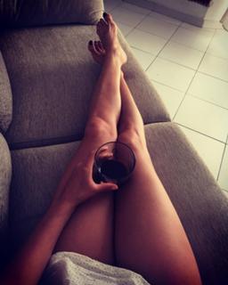 Laura Cosoi feet photo 10