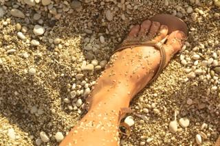 Laura Cosoi feet photo 6