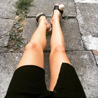 Laura Cosoi feet photo 1