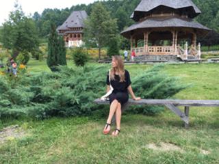 Laura Cosoi feet photo 18