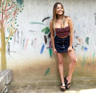 Laura Cosoi feet photo 16