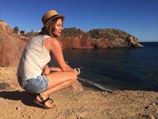 Laura Cosoi feet photo 11