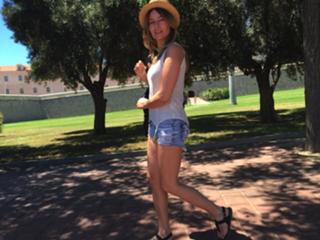 Laura Cosoi feet photo 9