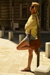 Laura Cosoi feet photo 4