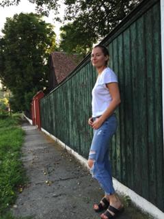Laura Cosoi feet photo 2
