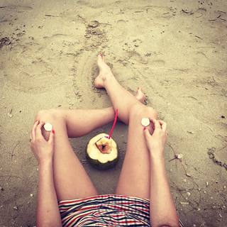 Laura Cosoi feet photo 9
