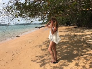 Laura Cosoi feet photo 8