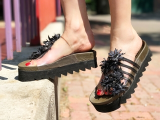 Laura Cosoi feet photo 20