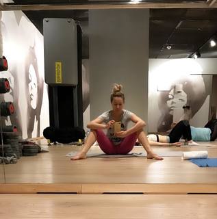 Laura Cosoi feet photo 13