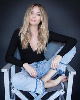 Laura Cosoi feet photo 15