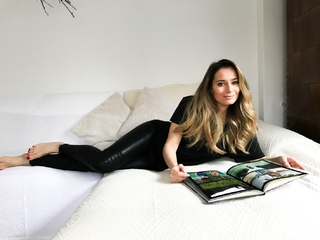 Laura Cosoi feet photo 8