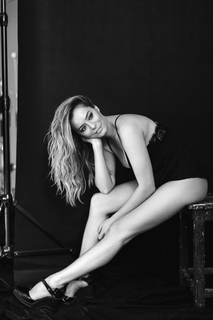 Laura Cosoi feet photo 3