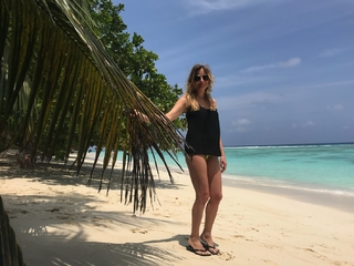 Laura Cosoi feet photo 10