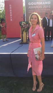 Laura Cosoi feet photo 2