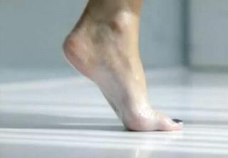 Laura Cosoi feet photo 4