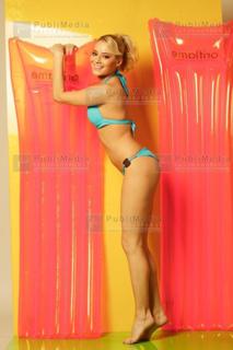 Laura Cosoi feet photo 14
