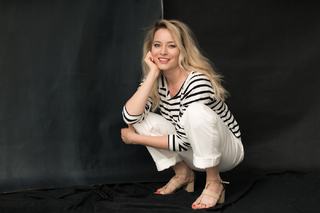 Laura Cosoi feet photo 12