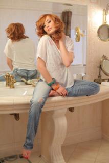 Laura Cosoi feet photo 5