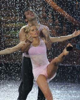 Laura Cosoi feet photo 3