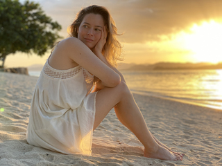 Laura Cosoi feet photo 19