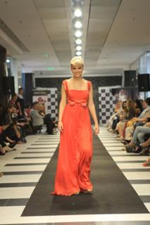 Laura Cosoi feet photo 19