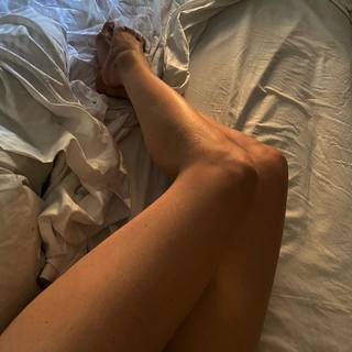 Laura Cosoi feet photo 15