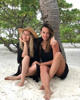Laura Cosoi feet photo 6