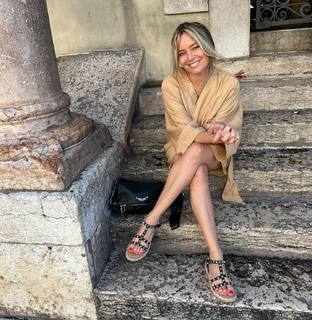 Laura Cosoi feet photo 15