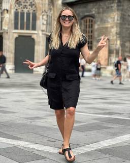 Laura Cosoi feet photo 13