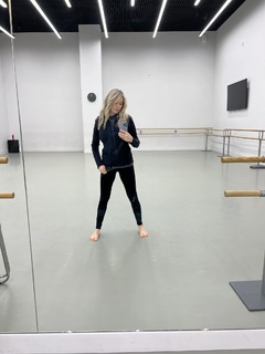Laura Cosoi feet photo 3