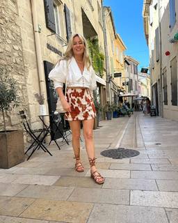 Laura Cosoi feet photo 8
