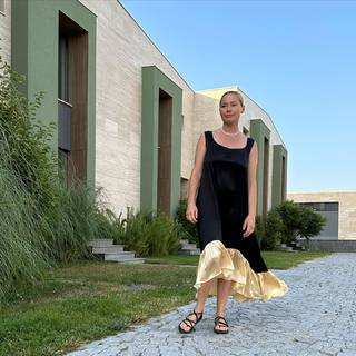 Laura Cosoi feet photo 5
