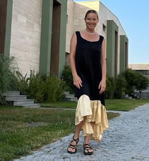 Laura Cosoi feet photo 4